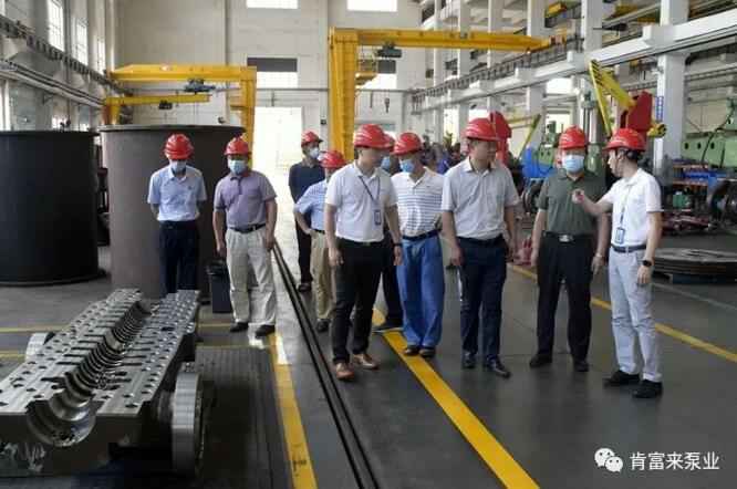 董事长、总经理陈迪，党委副书记黎宇明陪同调研组一行参观星空官方网页版-星空(中国)展览室